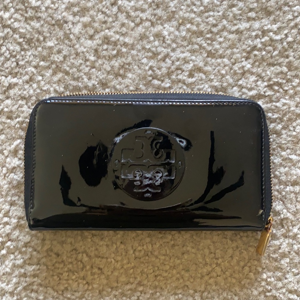 Tory Burch wallet patent leather